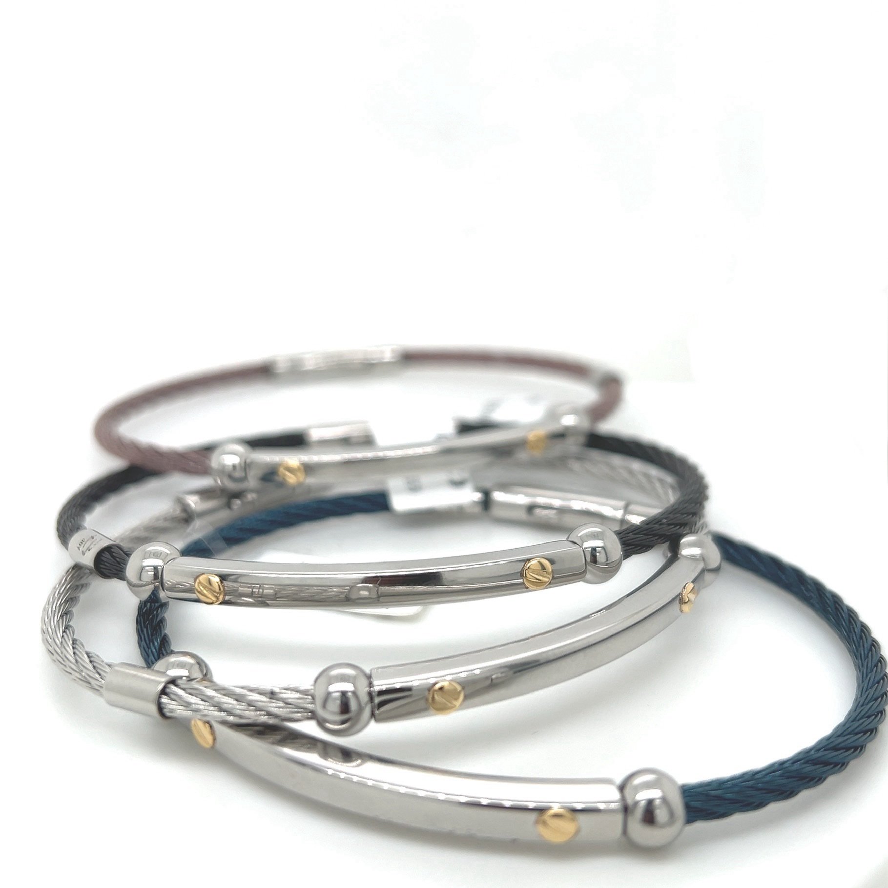Bracciale uomo in acciaio con barretta con viti in oro