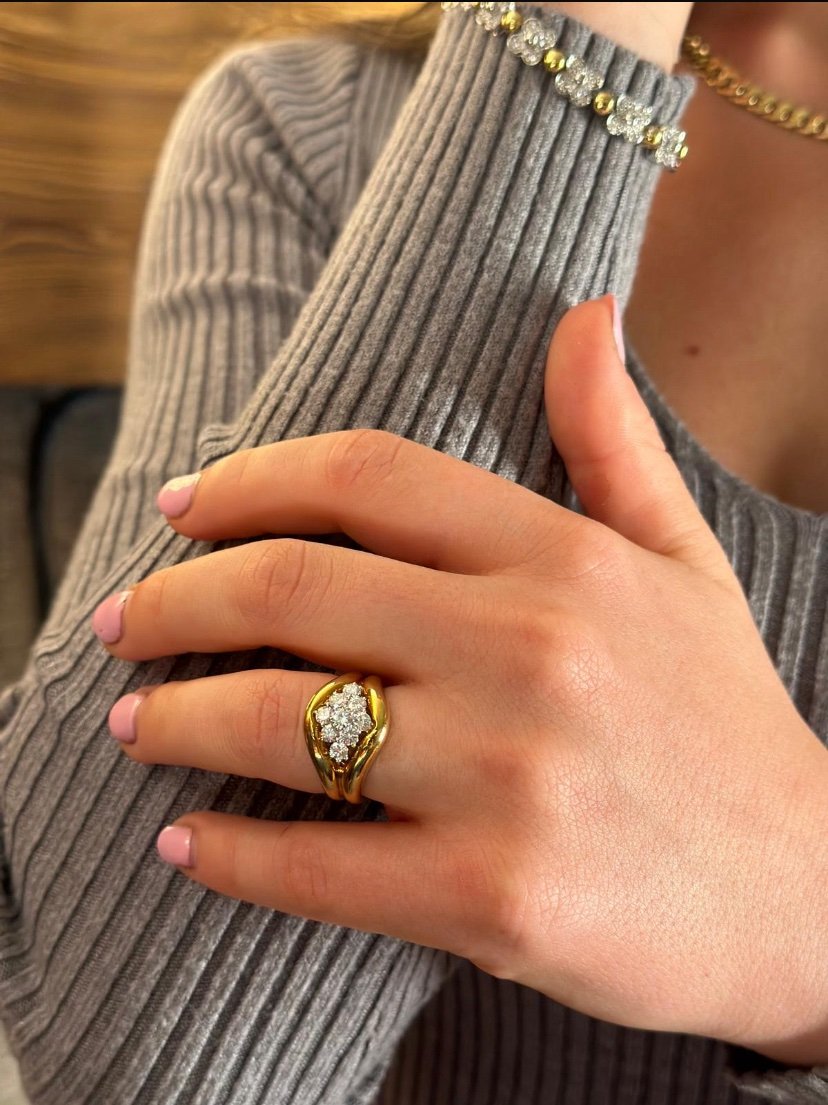 Anello oro giallo con diamanti centrali