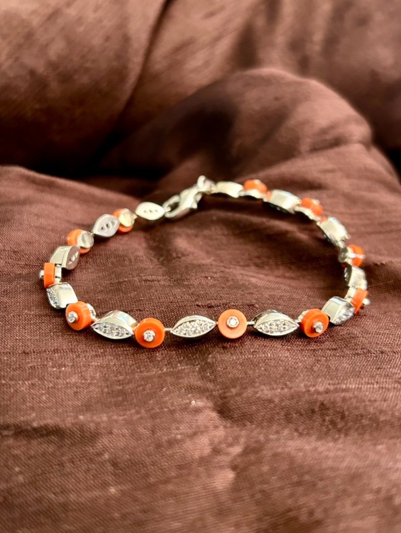 Bracciale con corallo e diamanti