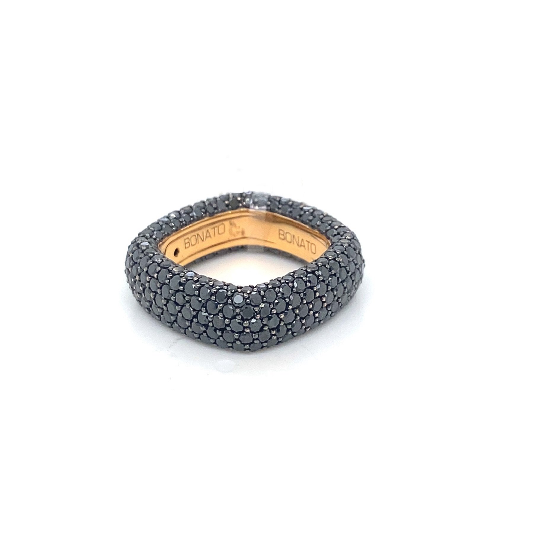 Anello squadrato con pavé di diamanti neri