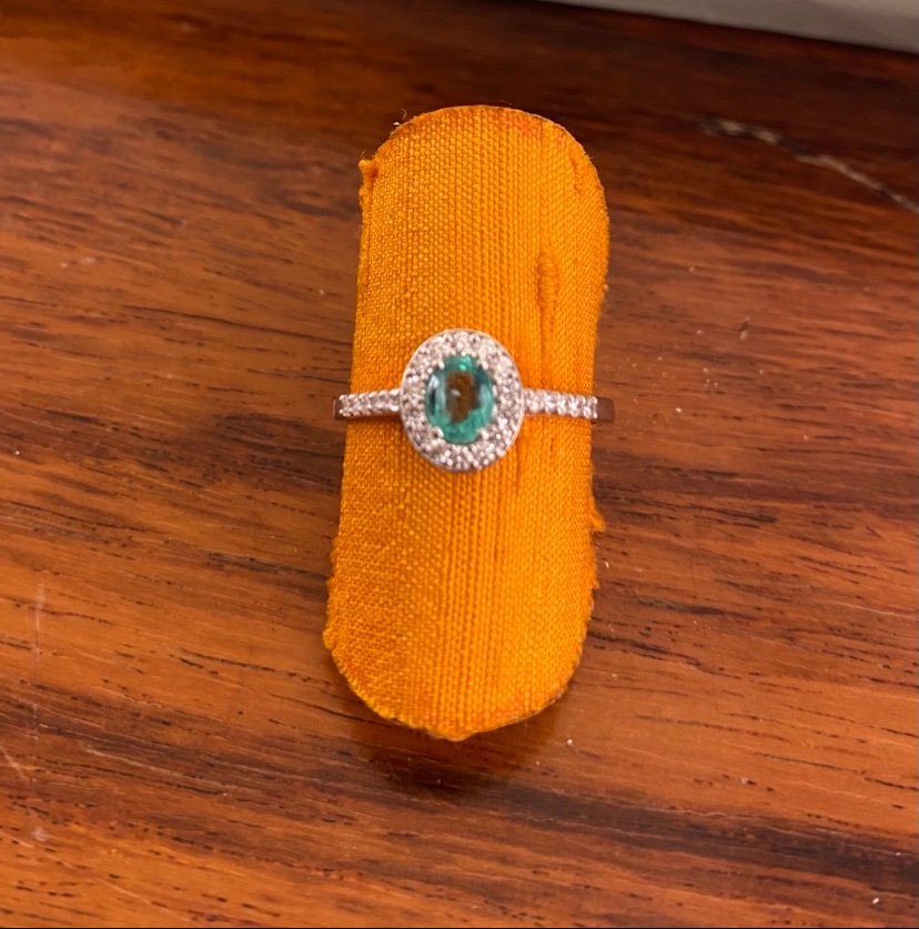 Anello kate con smeraldo